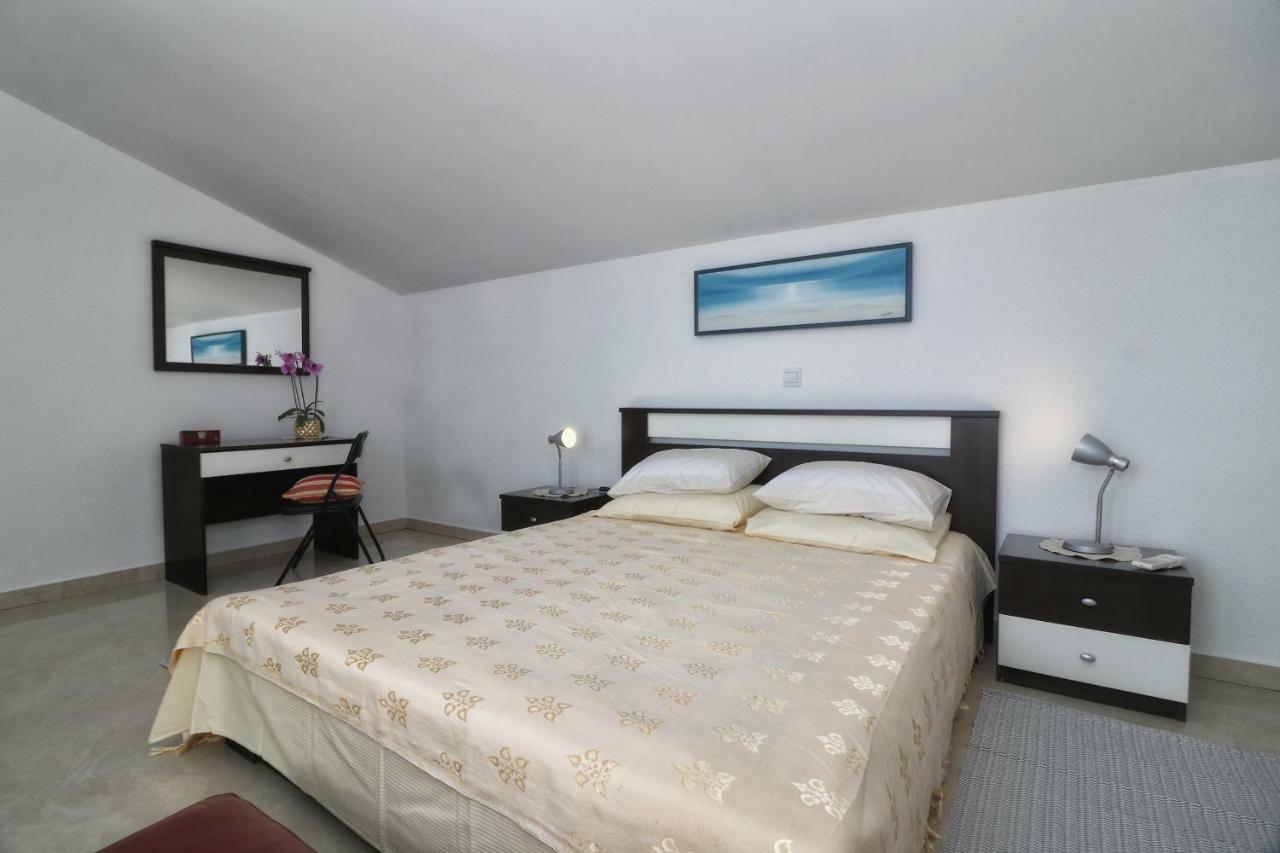Apartments Link Rovinj Bagian luar foto